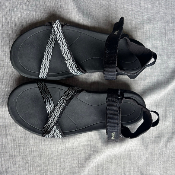 Teva sandals, woman’s size 8 black - Picture 1 of 6